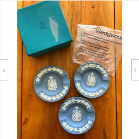Set of 3 English Blue Wedgwood Canada Coat of Arms Ash Trays Centennial Edition - Picture 3 of 7